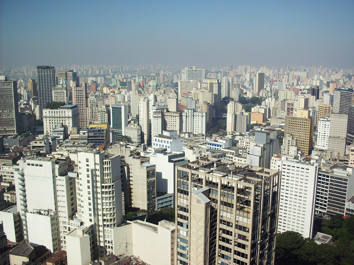 Centro de São Paulo. Densidade, proximidade e diversidade de moradias e espaços, em uso misto e à nível da calçada. Imagem: Autor.