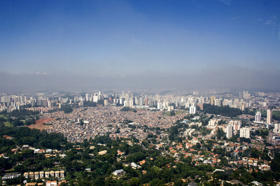 Vista aérea de Paraisópolis e Morumbi, São Paulo.