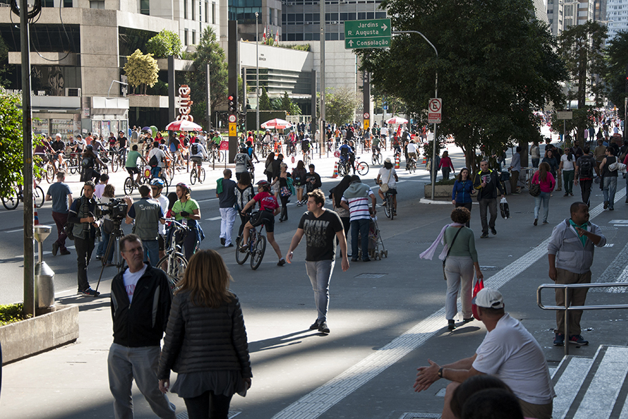 Por que é urgente defender a mobilidade para pedestres na agenda política?