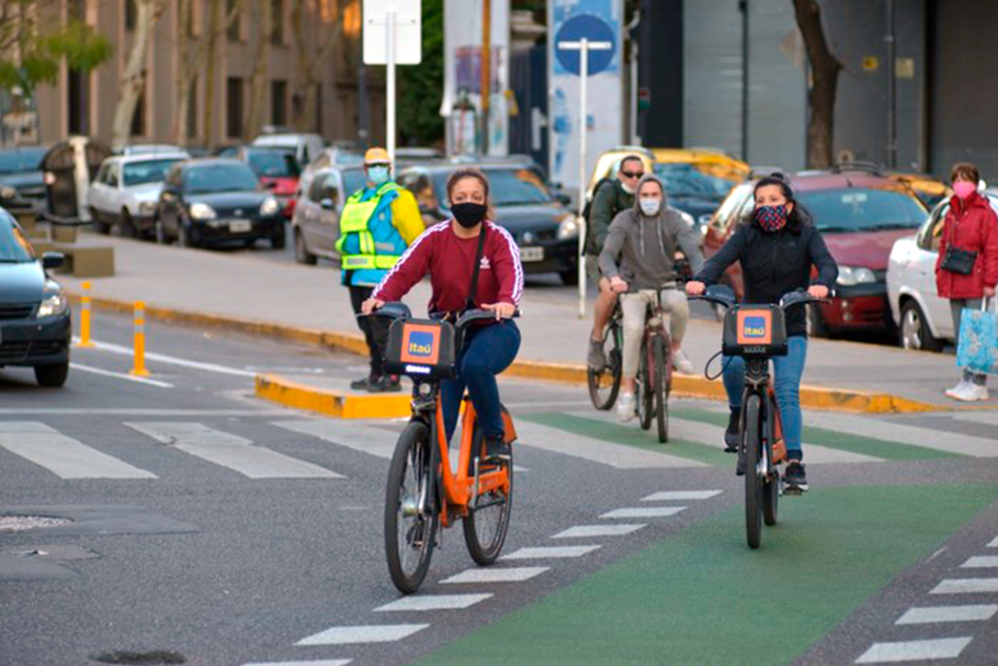 No contexto da pandemia e em relação à 2020, as viagens de bicicleta em Buenos Aires passaram de 320 mil viagens diárias em 2019 para 405 mil viagens diárias em 2020