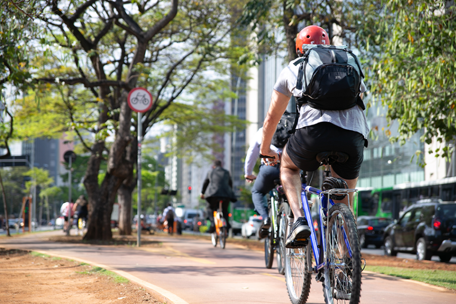 4 maneiras de desenhar ruas seguras para bicicletas