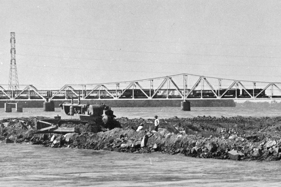 Ponte Ferroviária Francisco de Sá