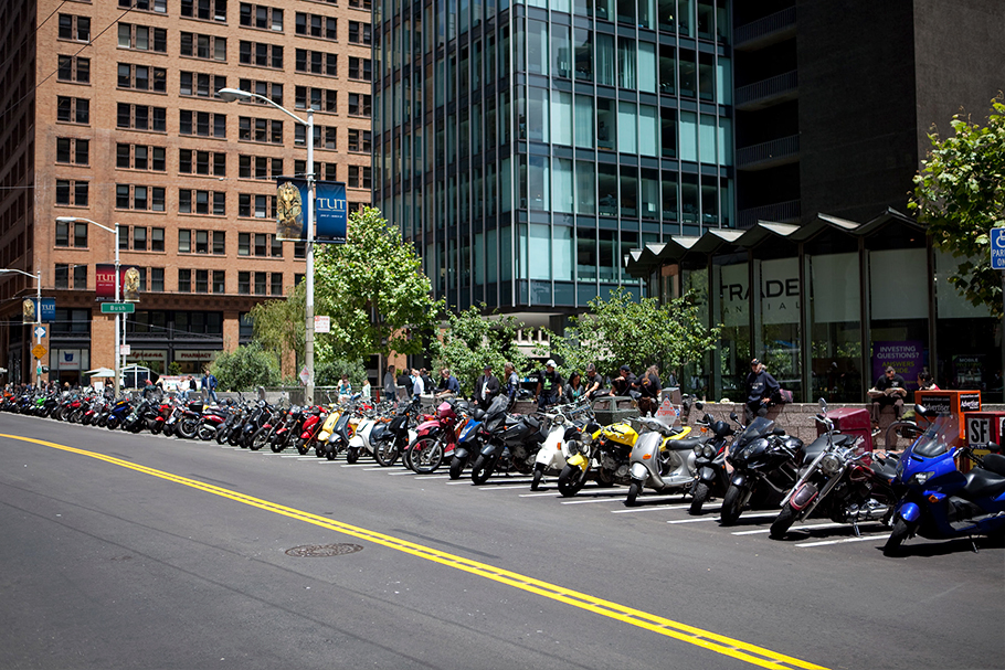 Vagas para estacionamento de motocicletas em São Francisco.