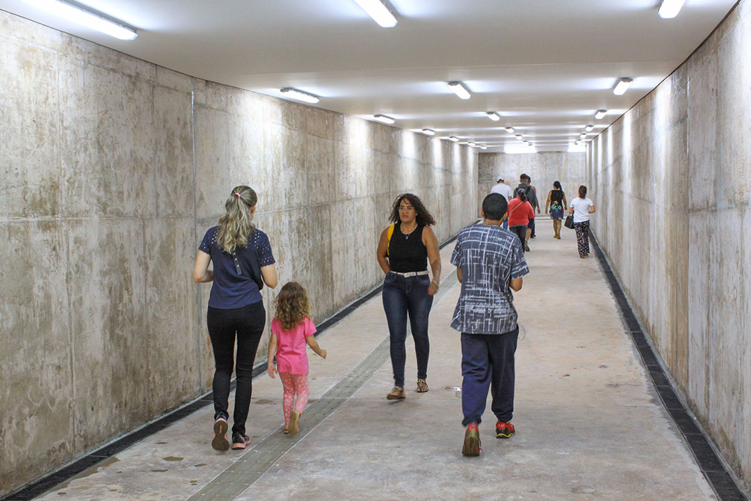 Por dentro do túnel: notas sobre a passagem subterrânea para pedestres em Salvador