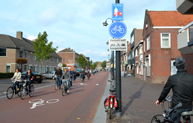 Rua com preferência para ciclistas nos Países Baixos