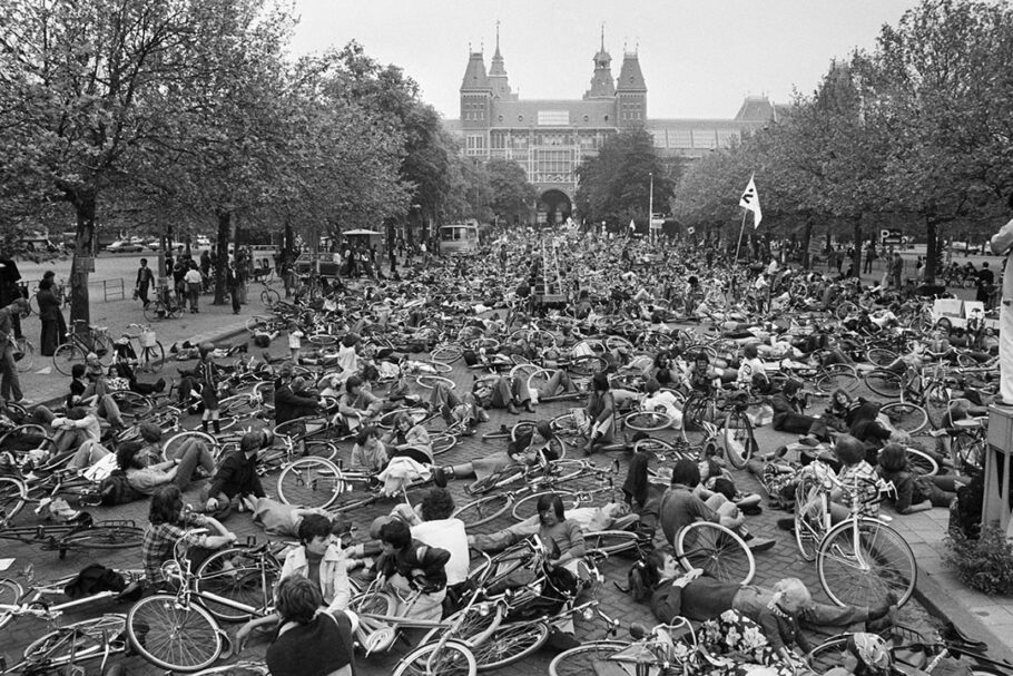 Protesto na Museumplein de Amsterdam em 1975.