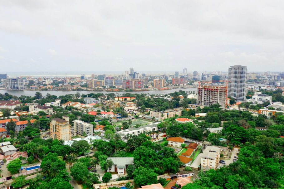 Vista aérea da cidade de Ikoyi, em Lagos, no continente Africano.